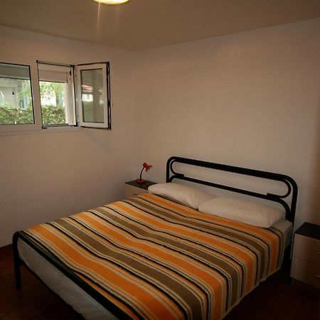 Ba - Villa Stella - 3 Apartments- Линяно Сабиадоро Екстериор снимка