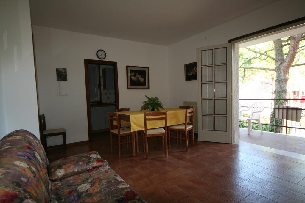 Ba - Villa Stella - 3 Apartments- Линяно Сабиадоро Екстериор снимка