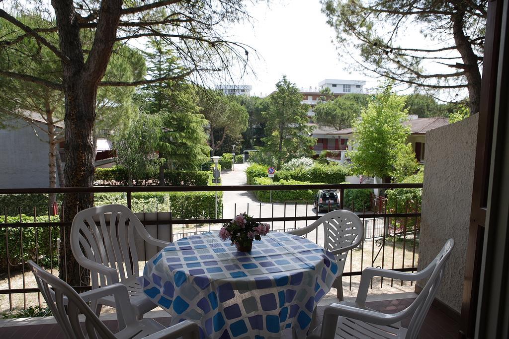 Ba - Villa Stella - 3 Apartments- Линяно Сабиадоро Екстериор снимка