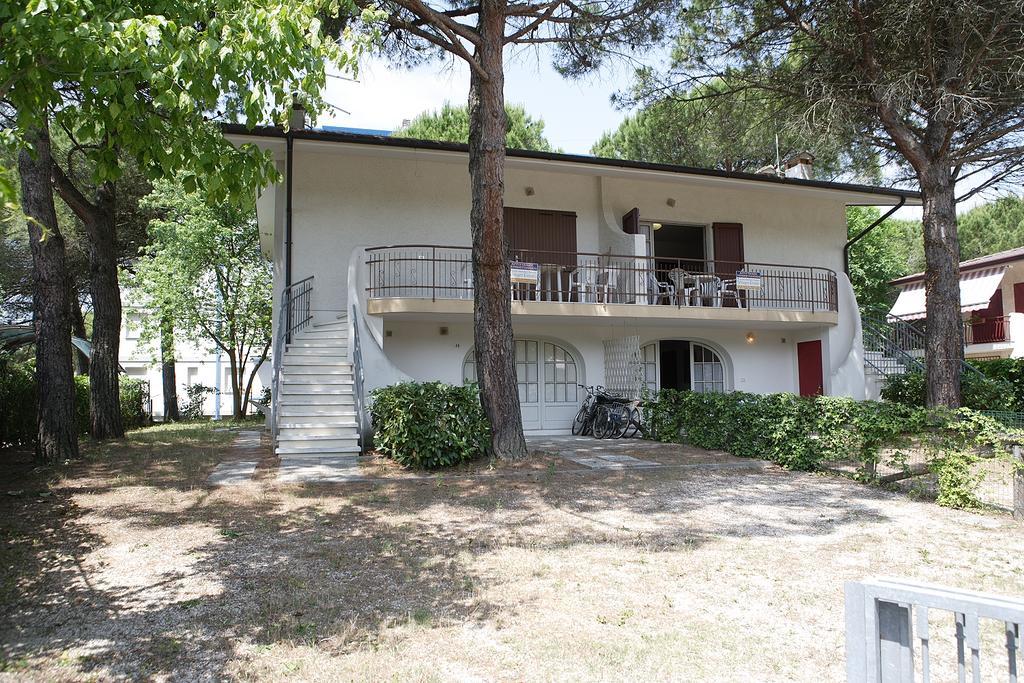 Ba - Villa Stella - 3 Apartments- Линяно Сабиадоро Екстериор снимка
