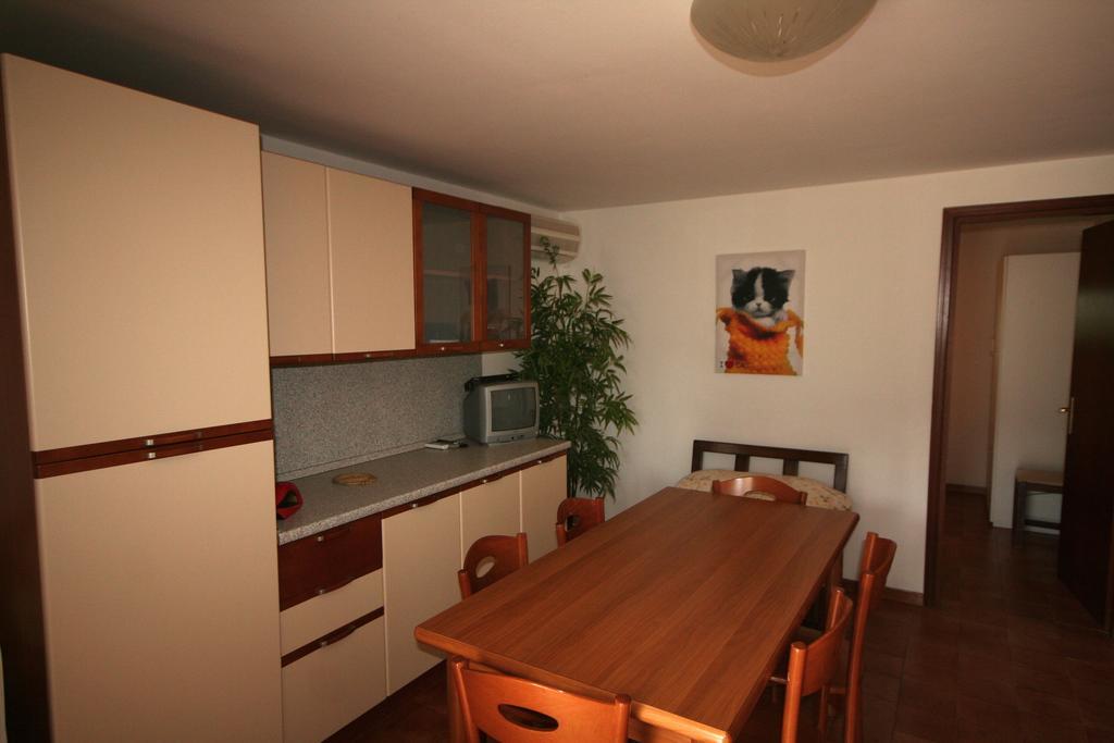 Ba - Villa Stella - 3 Apartments- Линяно Сабиадоро Екстериор снимка
