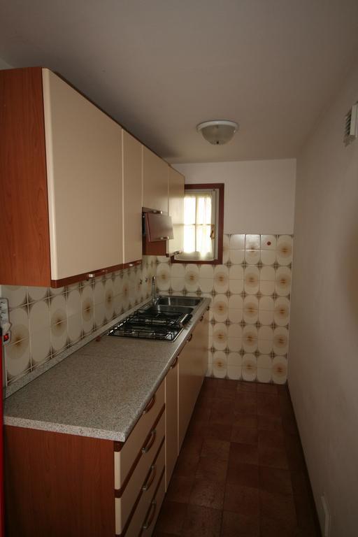 Ba - Villa Stella - 3 Apartments- Линяно Сабиадоро Екстериор снимка