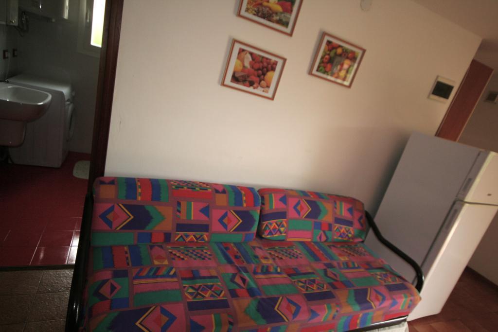 Ba - Villa Stella - 3 Apartments- Линяно Сабиадоро Екстериор снимка